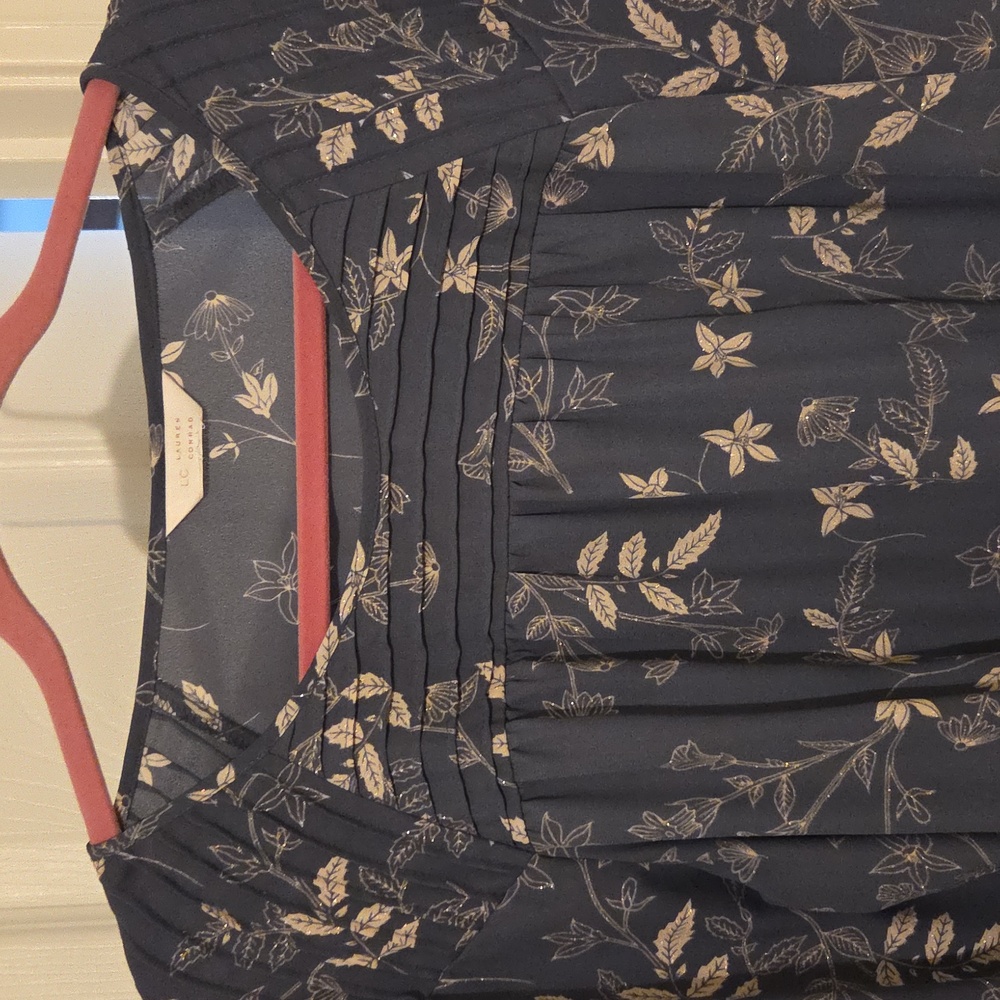 LC Lauren Conrad Navy Floral Blouse Sz M
